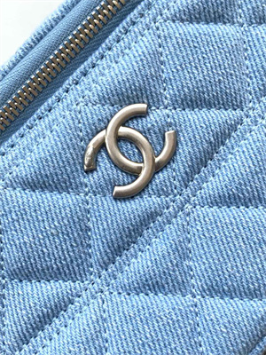 Ch*el long vanity with chain blue denim & silver-tone metal ap4404