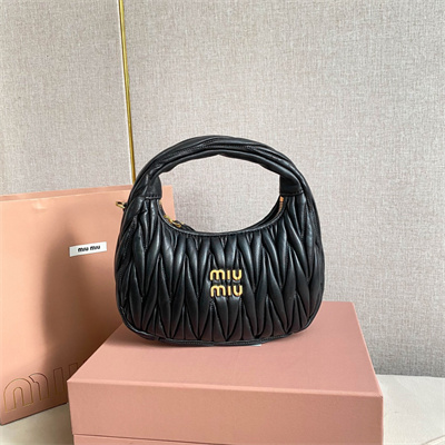 M*um*u wander matelassé nappa leather small hobo bag black color