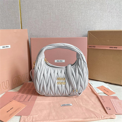 M*um*u wander matelassé nappa leather small hobo bag pearl gray color