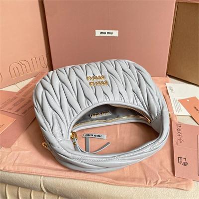 M*um*u wander matelassé nappa leather small hobo bag pearl gray color