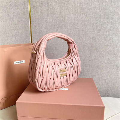 M*um*u wander matelassé nappa leather small hobo bag powder pink color