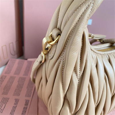 M*um*u wander matelassé nappa leather small hobo bag sand color