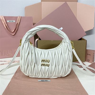 M*um*u wander matelassé nappa leather small hobo bag white color