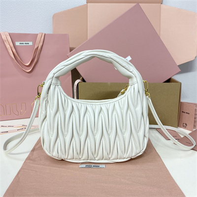 M*um*u wander matelassé nappa leather small hobo bag white color