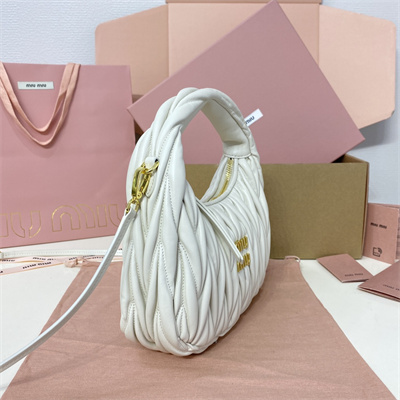 M*um*u wander matelassé nappa leather small hobo bag white color