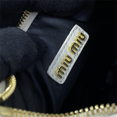 M*um*u wander matelassé nappa leather small hobo bag white color