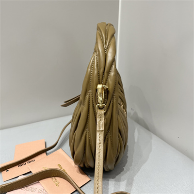 M*um*u wander matelassé nappa leather small hobo bag caramel color