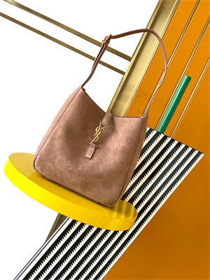 y.s.l le 5 a 7 S*pple small hobo bag in barely pink suede leather