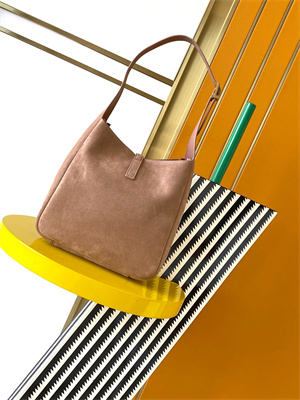 y.s.l le 5 a 7 S*pple small hobo bag in barely pink suede leather