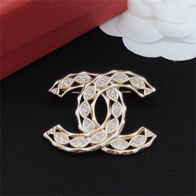Ch*el brooch 37734