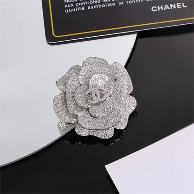 Ch*el brooch 37737