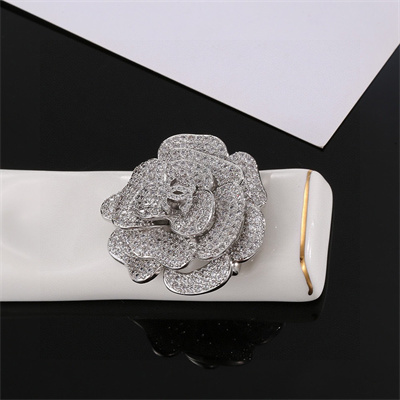 Ch*el brooch 37737