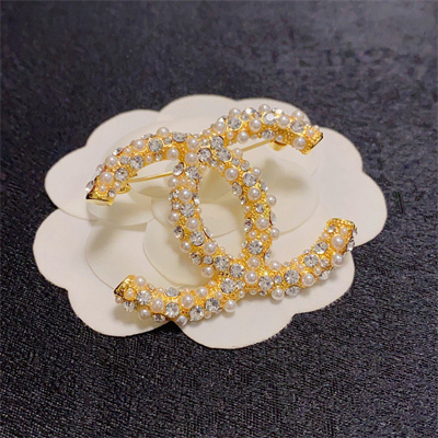 Ch*el brooch 37740