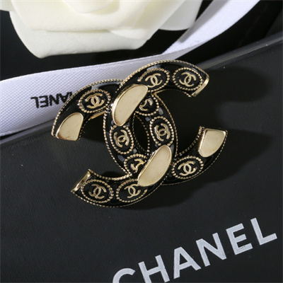 Ch*el brooch 37744