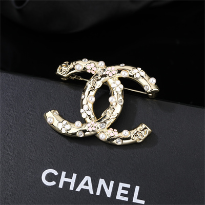 Ch*el brooch 37747