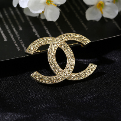 Ch*el brooch 37748
