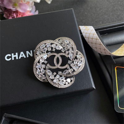 Ch*el brooch 37763