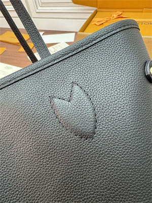 L.V Reversible Nererful Inside Out MM Black cowhide leather/Monogram Coated Canvas M11946 TOP