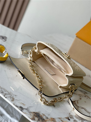 l.v pochette metis east west embossed S*pple grained cowhide leather cream m22942 top