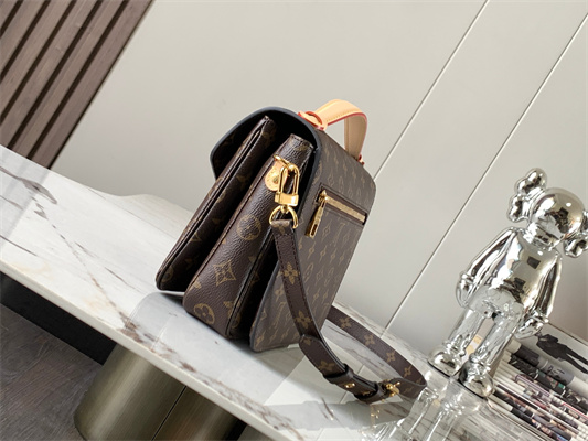 L.V Pochette Metis Monogram Coated Canvas M44875 TOP