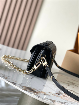 l.v pochette metis east west embossed S*pple grained cowhide leather black m46595 top