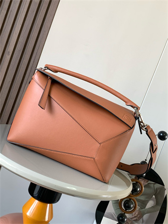 L0ew* puzzle bag in classic calfskin