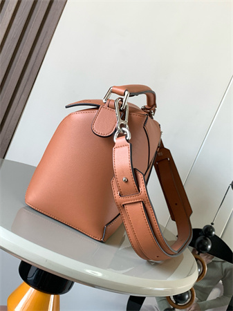 L0ew* puzzle bag in classic calfskin