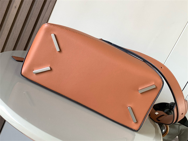 L0ew* puzzle bag in classic calfskin