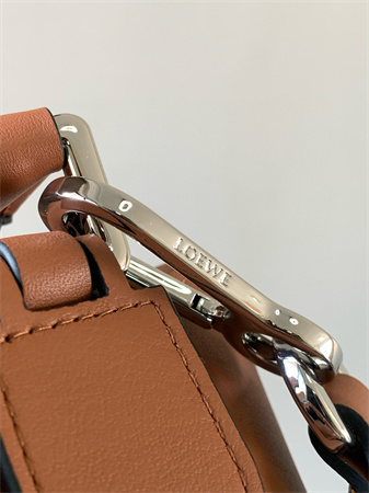 L0ew* puzzle bag in classic calfskin