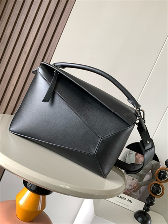 L0ew* puzzle bag in classic calfskin
