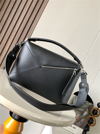 L0ew* puzzle bag in classic calfskin