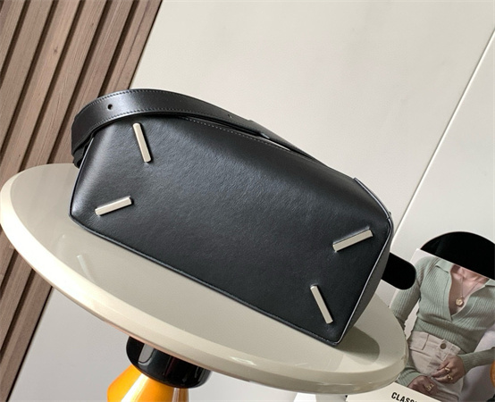 L0ew* puzzle bag in classic calfskin