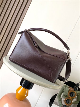 L0ew* large puzzle bag in shinny grained calfskin