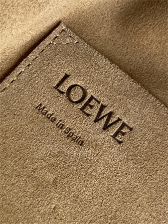L0ew* large puzzle bag in shinny grained calfskin
