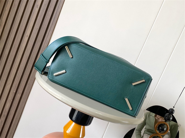 L0ew* large puzzle bag in shinny grained calfskin