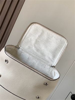 L0ew* goya backpack in soft grained calfskin cream