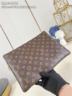 LV Key Pouch L Monogram Canvas M13561
