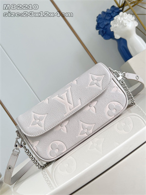 L.V Wallet On Chain IVY Monogram Emprenite Brume M82210