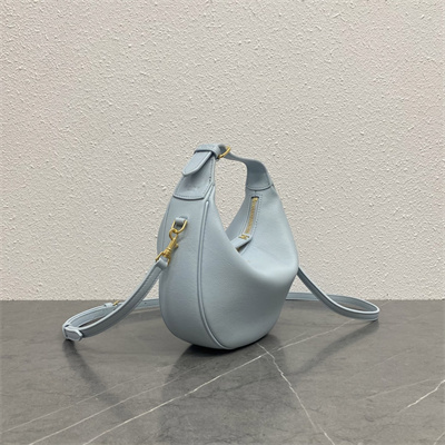 ce**e teen lulu in S*pple grained calfskin in glacier color