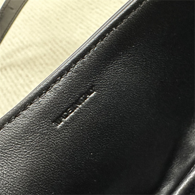 Ce**e triomphe shoulder bag in shiny calfskin black color