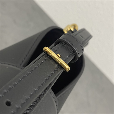 Ce**e mini bucket l0*ise in smooth calfskin black color