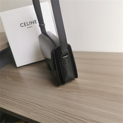 Ce**e classique triomphe bag in shiny calfskin all black color