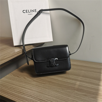 Ce**e teen triomphe bag in shiny calfskin all black color