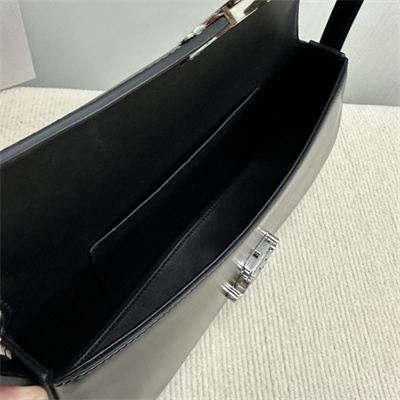 Ce**e medium lola in shinny calfskin black