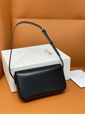 Ce**e triomphe shoulder bag in shiny calfskin black color
