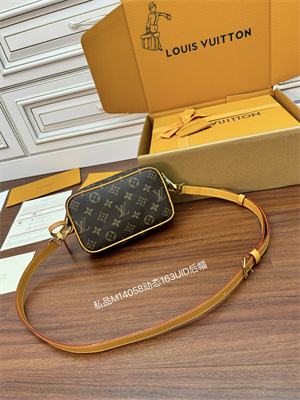 L.V Trocadéro Wearable Wallet G69 M14058 Top