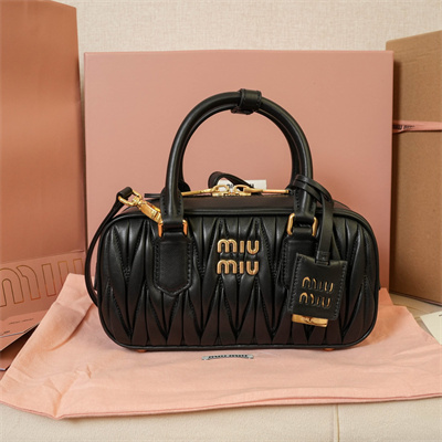 M*um*u arcadie matelassé nappa leather top handle bag black color