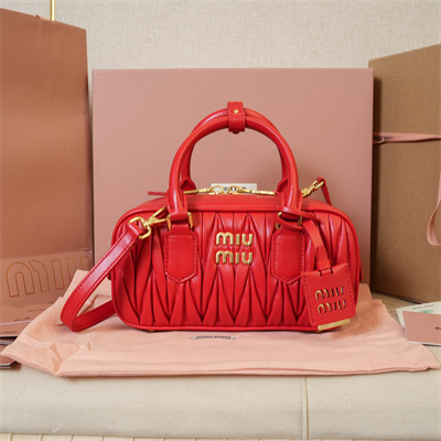 M*um*u arcadie matelassé nappa leather top handle bag red color