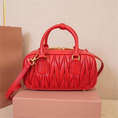 M*um*u arcadie matelassé nappa leather top handle bag red color