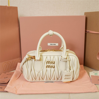 M*um*u arcadie matelassé nappa leather top handle bag white color